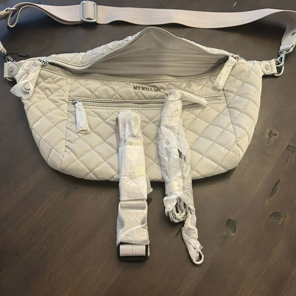 Quilted Crossbody crossbody sling Bag - pebble liquid - Picture 3 of 9